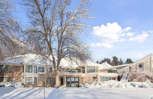 Luxe Long Lake Estate! Courts, Pool and Game Room - Foto 40