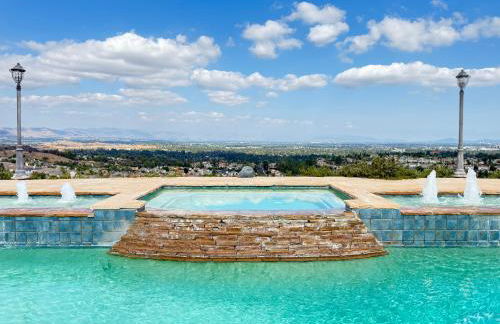 Modern Hilltop Retreat - Foto 48