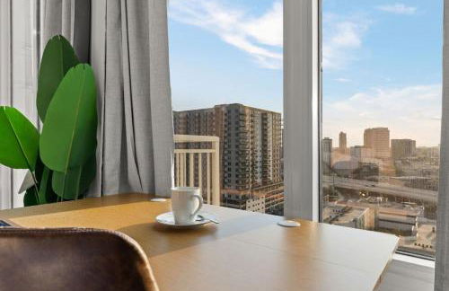 Chic Channelside Studio with High-Rise Views - Foto 5
