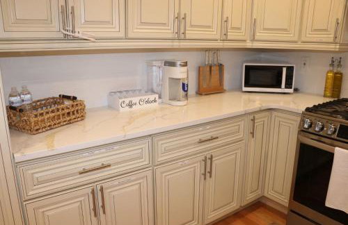 Spacious & Elegant 2 bedroom apartment in the heart of Uniondale - Foto 11