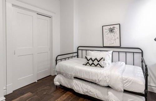 Ann Avenue Spacious 3BR Home with Games, Yard and Near Downtown - Photo 36