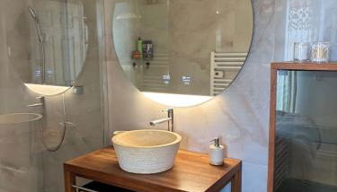 Cosy avec balcon et parking, proche Paris - Foto 3, Shower