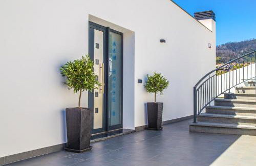 A&M House II Luxury Holidays Home - Photo 28