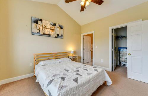 Charming Condo with Balcony, 1 Mi to UNC Charlotte! - Foto 17