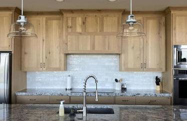 Dual Cabin- Yellowstone Family Retreat- Sled Hill - Foto 33