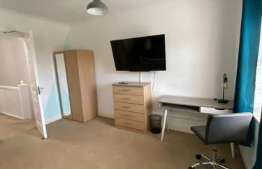 Blackberry House - Sleeps 6 with Parking and Netflix TV - Foto 5