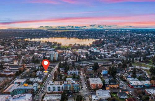 3BR 2.5BA ROOFTOP VIEW GREEN LAKE HIDEAWAY - Foto 15