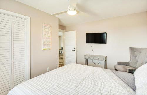 Bright Kitty Hawk Home with Hot Tub, Walk to Beach! - Foto 19