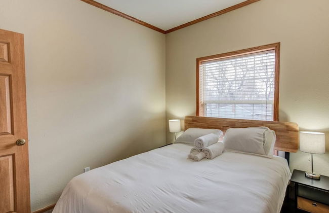 Pet-friendly 4 BR Family Stay Near Downtown - Foto 10