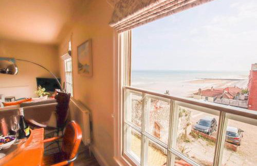 Stunning Cromer beach house with sea views - Photo 15