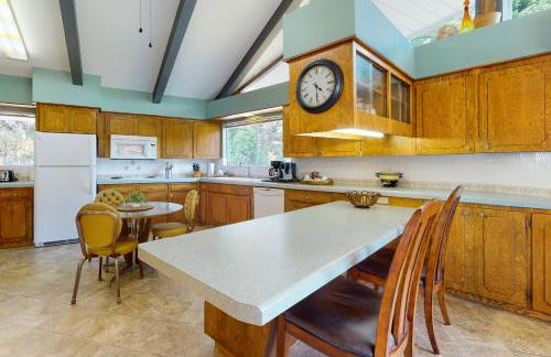 Viewcrest Retro Country Home - Photo 16