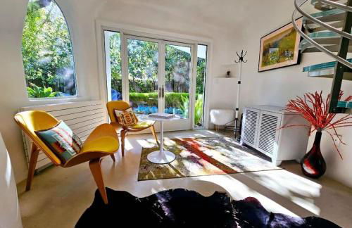 Unique Sculptured House with Private Beach Access - Foto 34