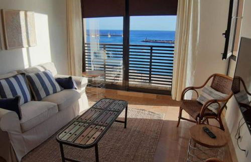 Fee4Me: First Line Luxury Apartment - Photo 4