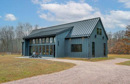 Walk to Lake! Modern Wisconsin Home with Patio - Foto 3