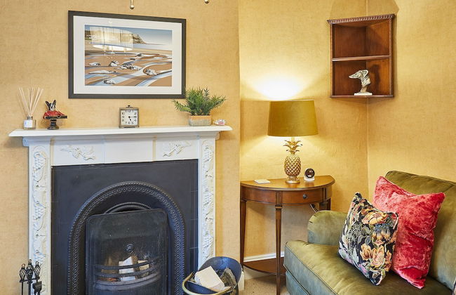 Host Stay Sixpence Cottage - Foto 2