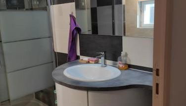 Maison avec deux chambres au calme - Photo 3