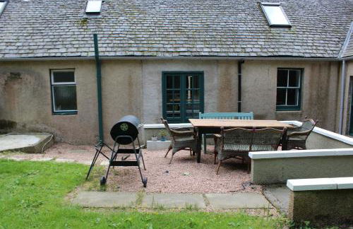 Spacious Cottage in the Grounds of a Scottish Castle - Photo 9