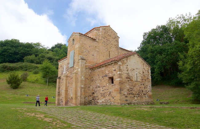 Tour privato di Oviedo con biglietti per le chiese preromaniche - Foto 1