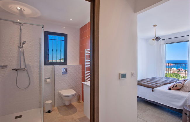 Superb Villa With Pool and sea View - Photo 21