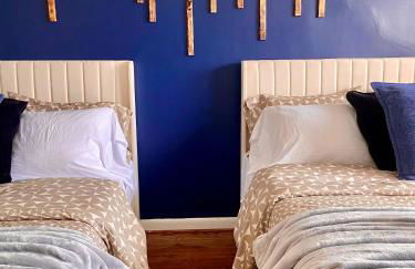 Easy PATH&Bus access- NYC| designer home + Deck. - Photo 10