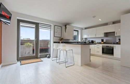 Exquisite 7 Bedroom 5 Bathroom House - Over 1900 sqft - Close to City Centre with Free Parking, Fast W-Fi and SmartTVs by Yoko Property - Foto 29