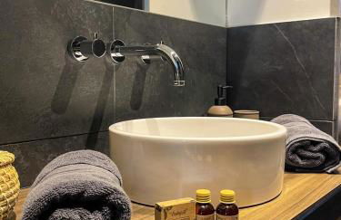 AU BORD DE L'EAU Studio climatisé avec Terrasse et vue mer à 40m de la plage - Foto 13