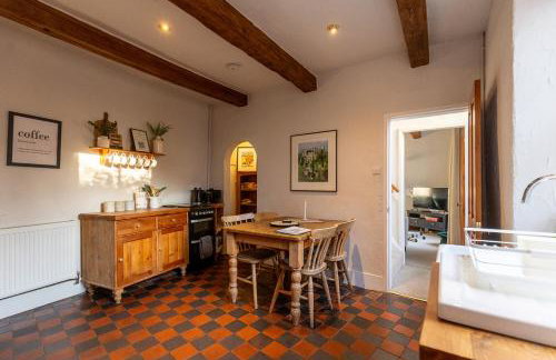 WEST VIEW COTTAGE - Charming Wensley Cottage in the Heart of Peaks - Photo 7