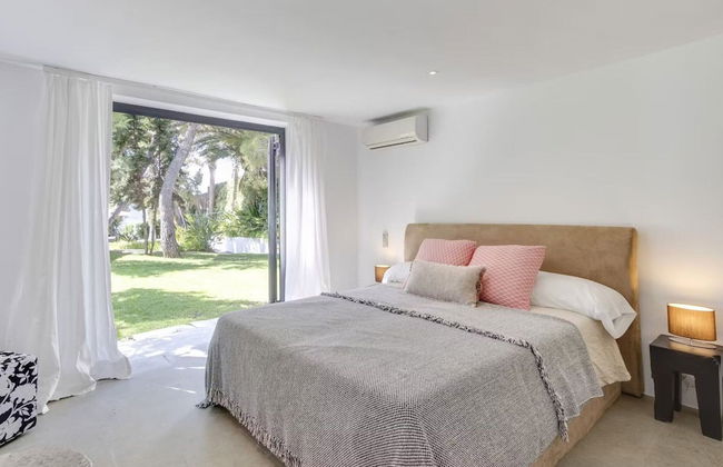 Ibizian Villa With Sea-views - Photo 4