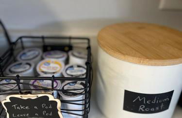 Sunset Serenity!!-Tropical Waterfront Oasis-Huge Private Patio-10Min to KingSt & Beaches - Foto 59