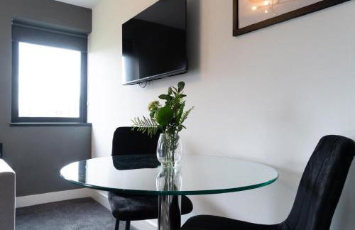 Lux Style Homes -1 BED APARTMENT close to City Centre - Free WIFI - Free Parking - Smart TV - Full Kitchen - Self Check In - Foto 4