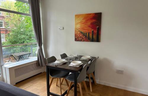 Quiet residential area modern and cozy two bed apartment in Hampstead - Foto 14