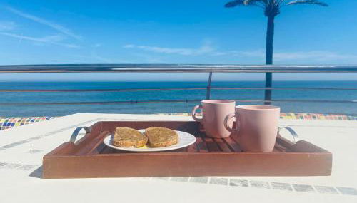 Apartamento en primera línea de playa con piscina y garaje gratuito - Foto 4