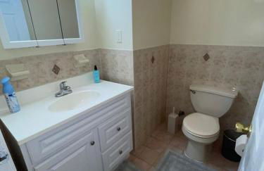 Cozy 2 Bedrooms 1and half Bathrooms Near Prudential with Parking Entire Apartment - Foto 12