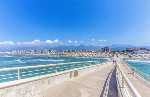 2 Bedroom Beautiful Apartment In Querceta - Photo 27