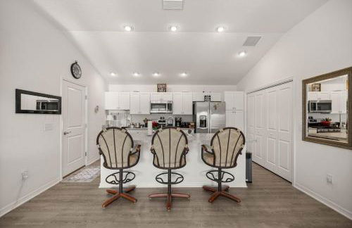 Cozy 2BR in The Villages With BBQ and 4 Seaters Golfcart King Bed - Foto 9