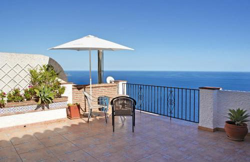 Breathtaking Seaside Villa with Heated Saltwater Pool & Panoramic Terraces - Foto 30