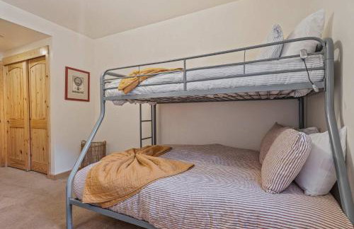 Mountain Retreat - Sleeps 7 - Canoe - Fireplace - Foto 36