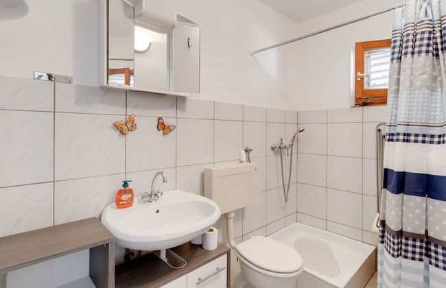 Simplistic Holiday Home in Jasenice Rovanjska near Sea - Foto 12