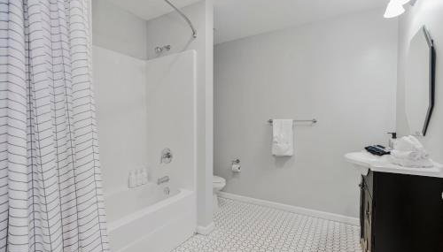 Chic 2BR-Parking, Rooftop,Near Arrowhd & TMobile - Foto 5