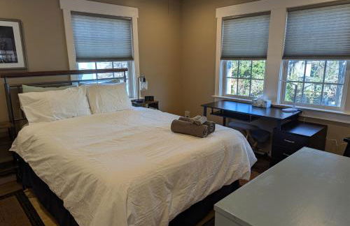 Back Alley Apartment, walk Downtown and Duke - Photo 9