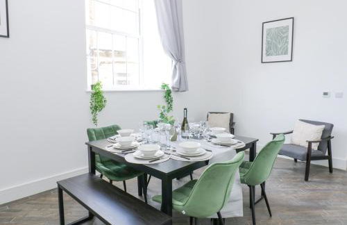 Seraphim House - Photo 10