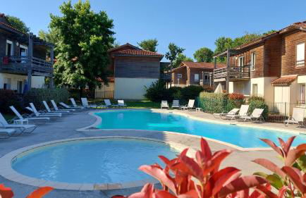 T2, 50m du lac, PISCINE, WIFI, jardin terrasse sans vis-à-vis, 1 à 4 pers - Foto 2