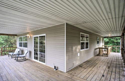 Lakeside Blue Eye Escape with Game Room and Hot Tub! - Foto 28