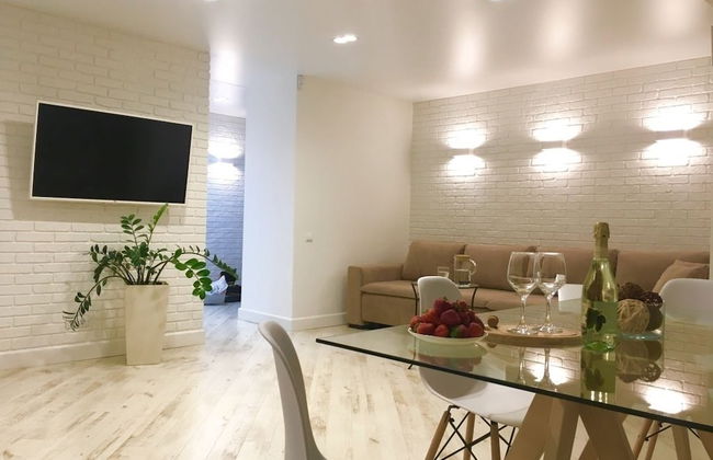 Apartment on Okeanskiy Pr. 90 - Photo 1