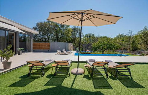 Gorgeous Home In Katuni With Wifi - Foto 10