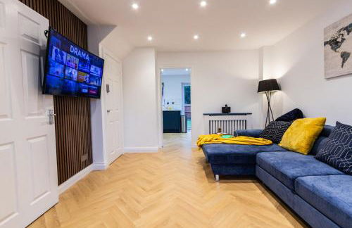 Charming Home in Bromsgrove - Perfect for Groups - Foto 9