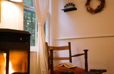 The Swiss Hill Farmhouse - 5 Bedrooms w Hot Tub - Foto 11