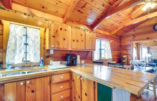 Cabin with Deck and Mountain Views Near Gatlinburg! - Foto 10