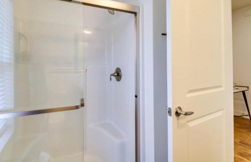 Walkable Lynchburg Condo with Private Balcony - Foto 17