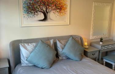 Redwing Retreat Bicester Village - Stylish Retreat Steps from the Shops - 2 Bed House with Garden and Parking - Foto 16